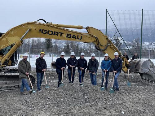 Mit dem offiziellen Spatenstich wurden vergangene Woche die Bauarbeiten in der Unteren Au offiziel gestartet. MArktgemeinde