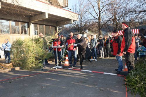 Mit viel Schwung flog auch der Baum von Talina König-Özkes durch die Luft. AME