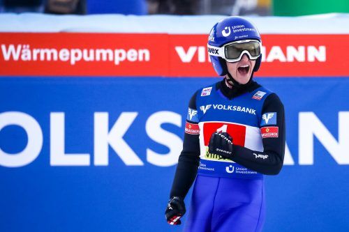 Nach ihrem 13. Platz vom Samstag in Hinterzarten schlug Eva Pinkelnig gestern zurück und schaffte mit Platz drei wieder den Sprung auf das Podest. gepa
