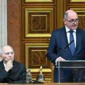 Ein Staatsakt für das neue alte Gebäude des Parlamentarismus