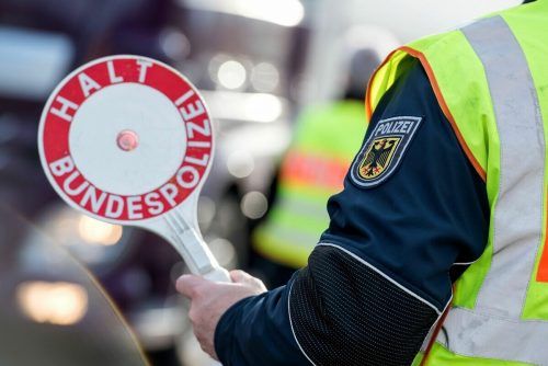 Polizei stoppte Vorarlberger beim Abschleppen eines BMW. bundespolizei
