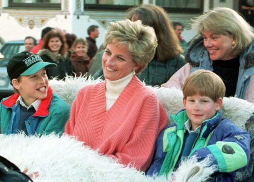 Prinzessin Diana mit Harry und William bei einer Kutschenfahrt im Nobelskiort. Reuters