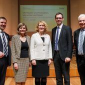 „Mit Pauken und Trompeten“