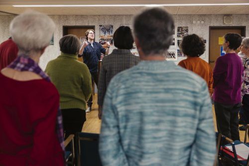 David Lins dirigiert den Chor der Trachtengruppe Lustenau. Trachtengruppe