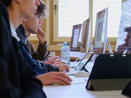 SchülerInnen beider digitalenBildbearbeitung.