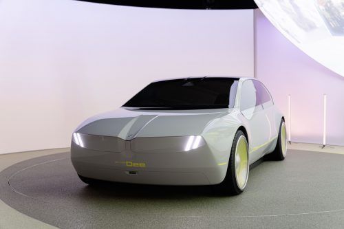 So ähnlich könnte BMWs Neue Klasse ab 2025 aussehen: Designelemente des Showcars DEE wird die künftige Baureihe übernehmen.