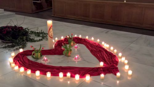 Speziell zum Valentinstag hat sich die katholische Kirche in Dornbirn viele schöne Segensangebote für Paare überlegt. 