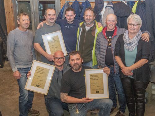 Stehend: Armin Rauch, Erich Sparr, Michael Neier, Christian Knaus, Edmund Schnetzer, Margit Seeberger. Hockend: Christian Metzler (MIG) und David Würbel (Moschtclub). Weinzerl