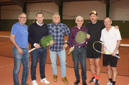 Tennis- und Fußballclub sammelten gemeinsam Spenden. Rene Flatz, Bernhard Heinzle, Kurt Bartsch, Ulli Bischoff und Herbert Wurzinger von RW Rankweil.