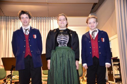 Tobias Fritz, Anna Walser, Dominic Fritz und Manuel Fritz (fehlt auf dem Foto) wurden in den Verein aufgenommen. DOB