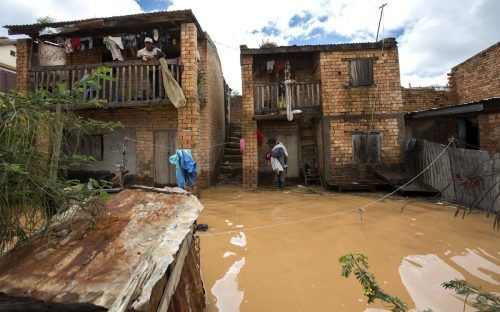 Viele Häuser in Antananarivo wurden überflutet.  ap