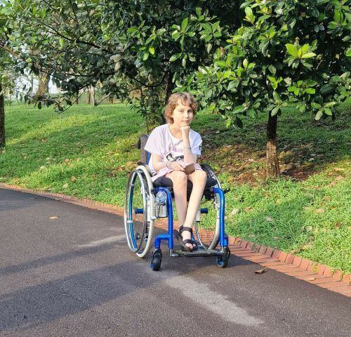 Wann immer es geht, hält sich Maria im Park vor ihrem Appartement auf.  