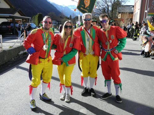 17 Gruppen und an die 500 Mäschgerle nahmen am Brazer Umzug teil. SW