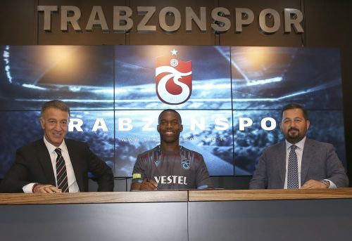 Ahmet Agaoglu, Präsident von Trabzonspor, ruft zur Spendenaktion auf. ap