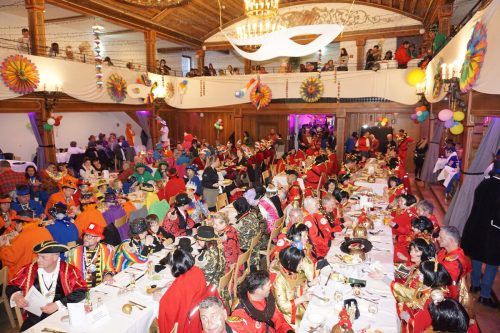 Als Anerkennung für die Dienste und Verdienste gab es ein buntes und rauschendes Fest im Gössersaal zur Ordensverleihung. HAPF/2
