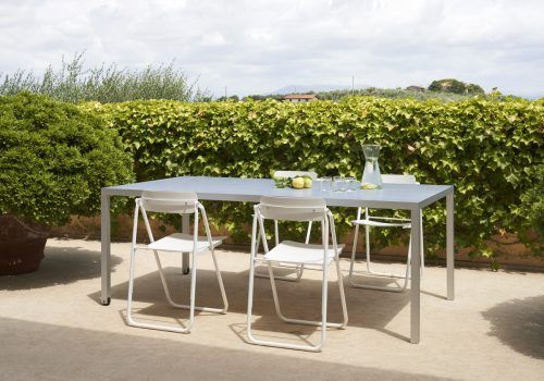 Aluminium ist bei Outdoor-Tischen ein Trendmaterial.  Opinion Ciatti