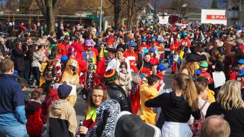 Am Kummenberg gibt es noch einmal die Möglichkeit, den Fasching hochleben zu lassen, und zwar am Sonntag in Mäder.  