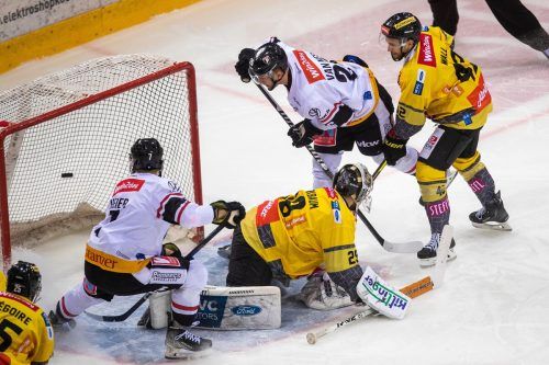 Andreas Heier (l.) sorgte mit der 1:0-Führung für einen guten Auftakt der Pioneers in Wien, ein weiterer Treffer wollte aber nicht mehr gelingen.  gepa