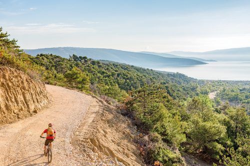 Auch die beliebte Urlaubsinsel hat einige spannende Radwege zu bieten. Shutterstock
