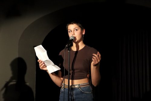 Auch Lokalmatadorin Lia Hartl wird beim Freebird Slam auf der Bühne stehen. Privat