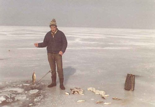 „Auf dem Foto ist mein Vater Bruno Fischer beim ,Kretzerfischen‘ in der Harder Bucht zu sehen“, schreibt Peter Fischer aus Lauterach.