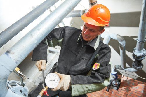 Auf die Installateure wartet in den nächsten Jahren jede Menge Arbeit.  Shutterstock