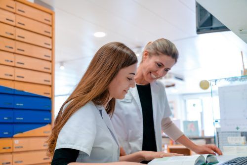 Beim neuen Lehrberufspaket wird auch das Berufsbild der Pharmatechnologie um wichtige Inhalte ergänzt.  Shutterstock