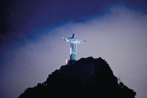 „Betet für die Türkei und Syrien“ wurde am Freitag auf die Christusstatue auf dem Berg Corcovado in Rio de Janeiro projiziert. AFP