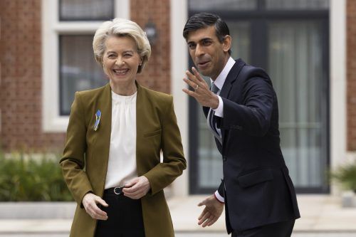 Betont harmonisch zeigten sich Rishi Sunak und Ursula von der Leyen. AFP