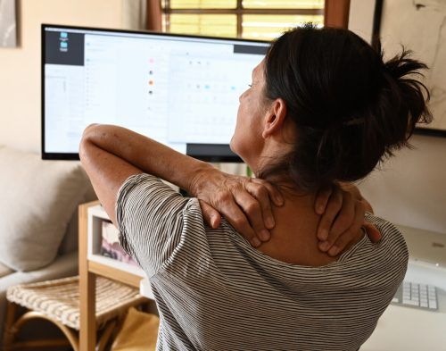 Betreuungspflichten bleiben oft an den Frauen hängen. Deshalb geht sich für sie weniger Vollzeit-Arbeit aus.  APA/Gindl, Pertramer