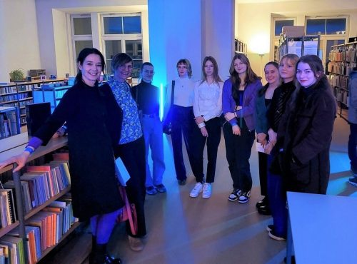BORG-Schülerinnen mit den Lehrerinnen Maria Meusburger-Bereuter und Elisabeth Marxgut. me/3