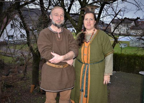 Brandolf und Heria Höß aus Mäder kleiden sich immer wie die Alamannen, die einst Vorarlberg besiedelten. HRJ