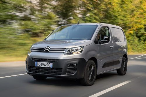 Citroën Berlingo: Er ist einer der Altmeister des kompakten Kleintransporter-Segments. Benziner, Diesel, Stromer. Der Preis: ab 24.480 Euro.