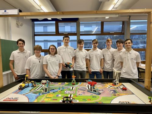 Das ekmTecRobots HTL Bregenz-Team sicherte sich mit dem zweiten Platz den Einzug ins FLL Austrian Semifinale in Graz. htl bregenz
