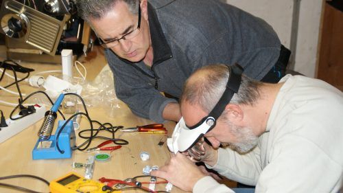 Das neue Reparaturcafé in der alten Schreinerei im Forum Leiblachtal war gleich zum Auftakt gut besucht.
