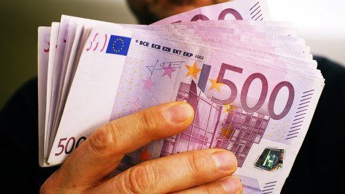 Das Thema Geld steht im Mittelpunkt des Seminares an der VHS Bregenz. Shutterstock
