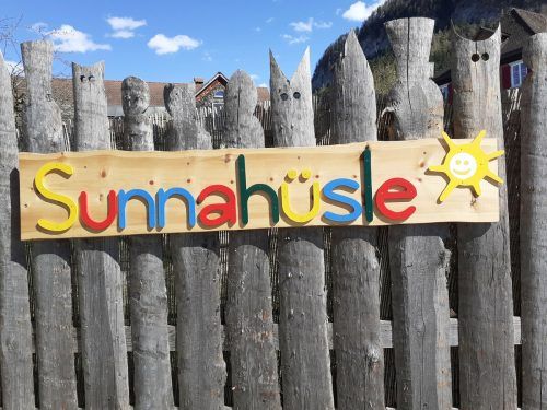 Der Montessori Kindergarten lädt zum digitalen Infoabend. Sunnahüsle