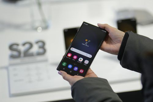Der Nutzer tippt seine Äußerungen ein, die Software liest das dann vor. ap