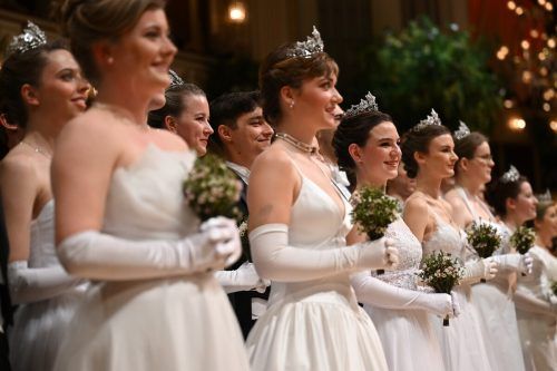 Der Opernball wurde am Donnerstagabend in der Wiener Staatsoper mit viel Prominenz feierlich eröffnet. apa