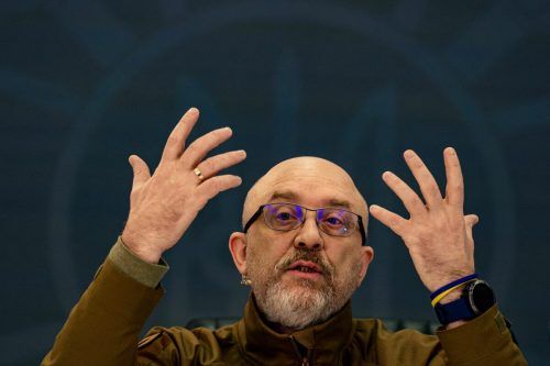 Der ukrainische Verteidigungsminister Olexij Resnikow wurde unter anderem für überteuerte Lebensmitteleinkäufe kritisiert. AFP