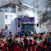 „Ruggi Ruggi hooh“ schallt es beim Familienfasching durch Hörbranz