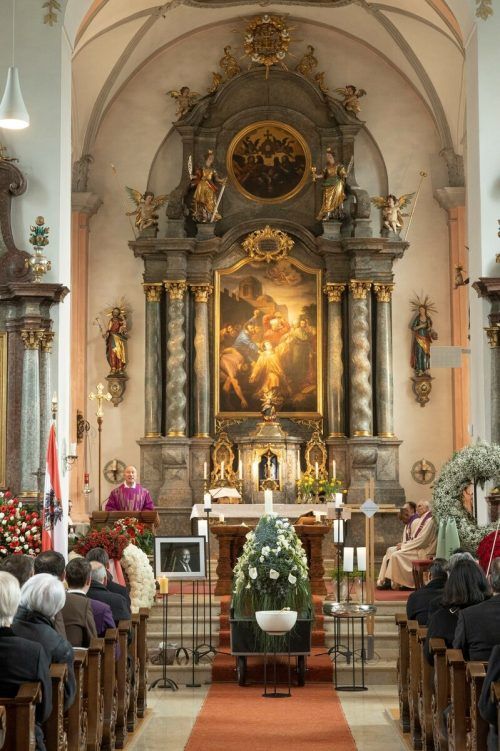 Der Verstorbene Altlandeshauptmann Purtscher wurde in der Pfarrkirche seines Geburtsortes Thüringen beigesetzt.  M. Shourot