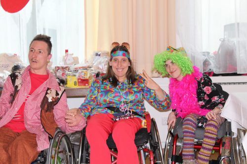 Die Interessenvertretung für Menschen mit Behinderung ÖZIV feierte ausgelassen den Fasching in Dornbirn. chf (2), ÖZIV