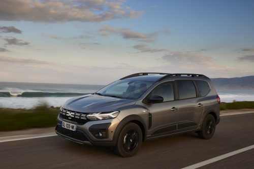 Die neue Markenidentität steht dem Dacia Jogger auch optisch prima. Unterm Blechkleid gibt es einen Hybridantrieb. werk
