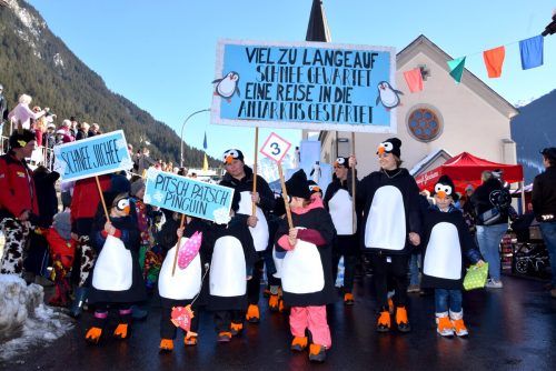Die Pinguine des Kindergartens Gaschurn belegten den 2. Platz bei der Kostümprämierung.  SCO