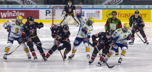 Die Pioneers im Vorwärtsgang: FürJulian Metzler, Gus van Nes und Jack Jacome geht es ab in Richtung Villach-Tor. paulitsch