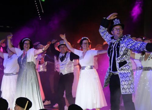 Die Prinzenpaarshow sorgte für begeisterten Applaus beim Publikum. chf (3)