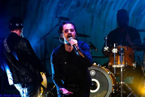 Die U2-Tribute-Band „Achtung Babies“ aus Italien tritt im Tennis-Event-Center auf. Veranstalter