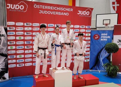 Die vier Medaillengewinner der U18: Matteo Gruber (v.l.), Tatevik Minasyan, Christoph Canal und Khastaev Rachim, es fehlt Johanna Nöckl.