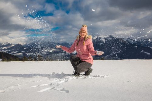 Diese Woche ist in Vorarlberg wieder Schnee im Anmarsch: Selina aus Höchst ist bestens gerüstet.  VN/Steurer